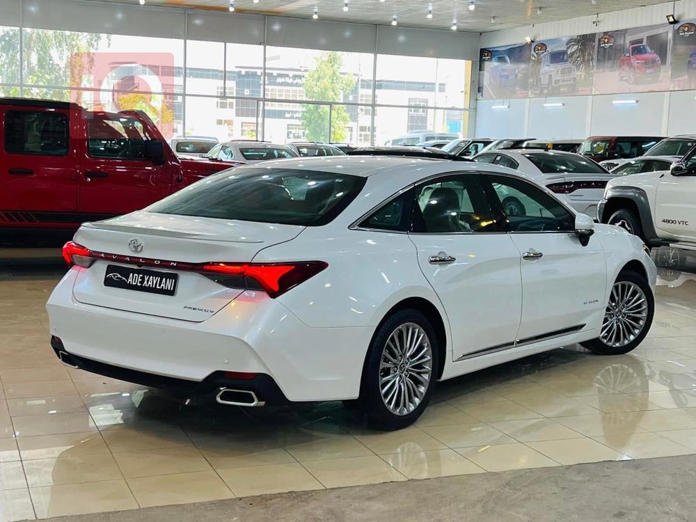 تويوتا أفالون